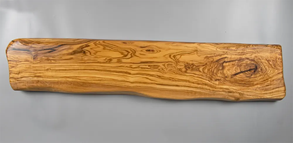 plano cenital de centro de mesa de madera de olivo